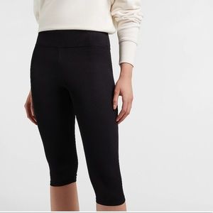 Super High Waisted Ribbed Capri Leggings